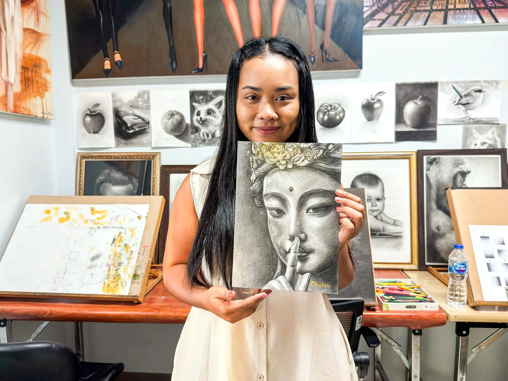 Adult student presenting a black and white drawing